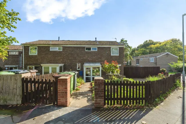 Anne Boleyn Close, Thetford, photo 1