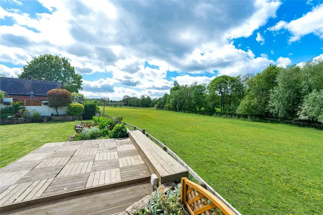 Almshouse Lane, Newmillerdam, WF2, photo 2