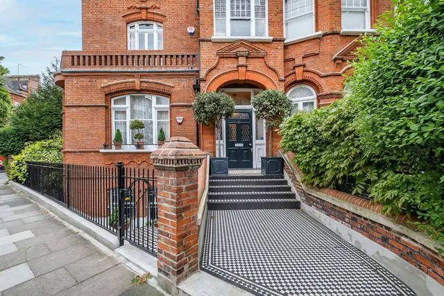 Photo 2 — Mornington Avenue London W14
