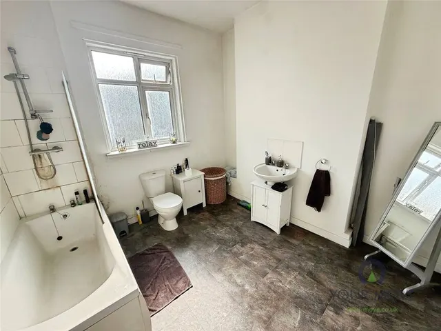 Photo 2 — Beauty Bank, Cradley Heath, West Midlands, B64