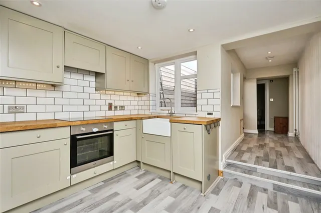 Castle Road, Newport, PO30, photo 2