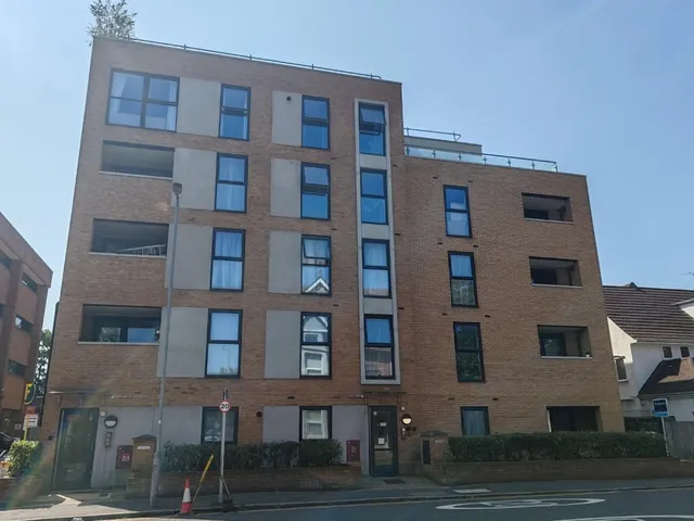 Upton Road, Watford, photo 1