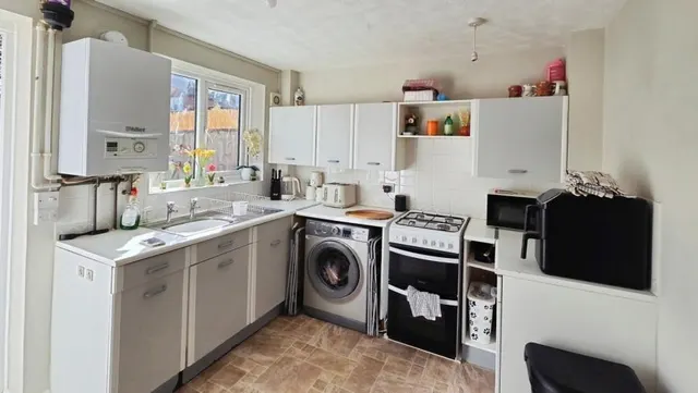 Maxey Close, Shaw, SN5, photo 2