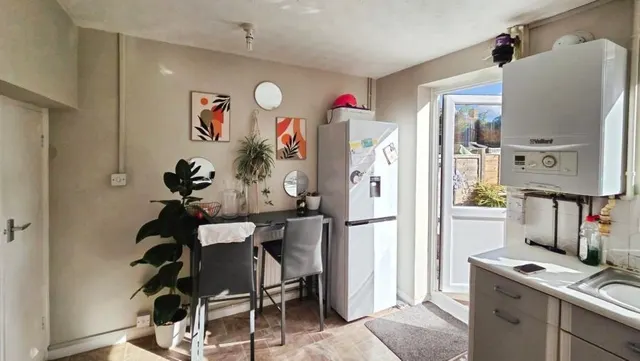 Maxey Close, Shaw, SN5, photo 3