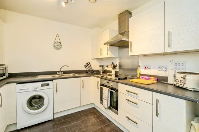 Longley Road, Chichester, PO19, photo 3