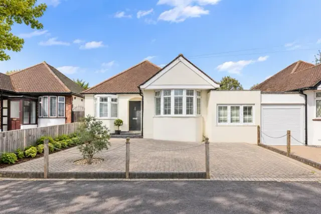 Herlwyn Avenue, Ruislip