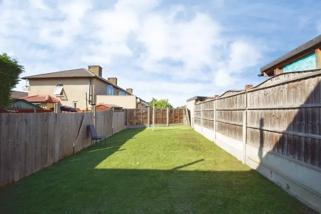 Cannington Road, Dagenham, RM9, photo 3