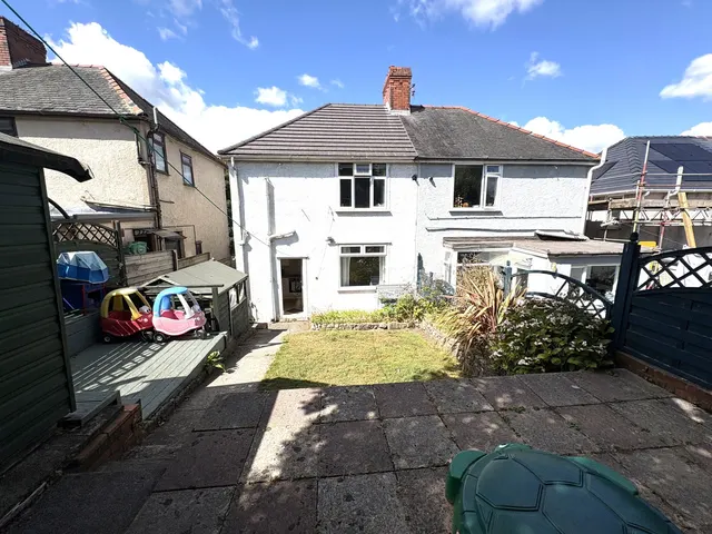 Cefn Coed Crescent, Cockett, SA2, photo 2