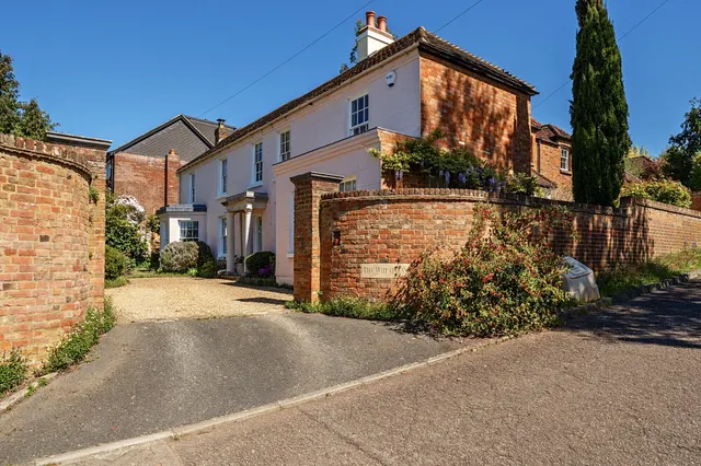 Photo 2 — Old Mead, Gerrards Cross, SL9