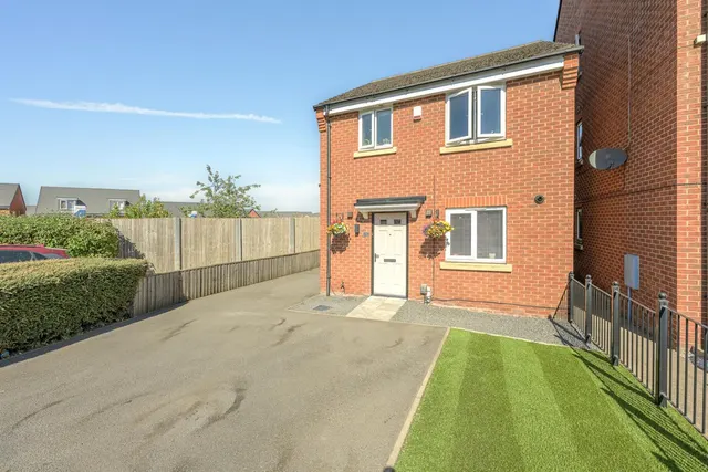 Bobeche Place, Kingswinford, DY6, photo 1