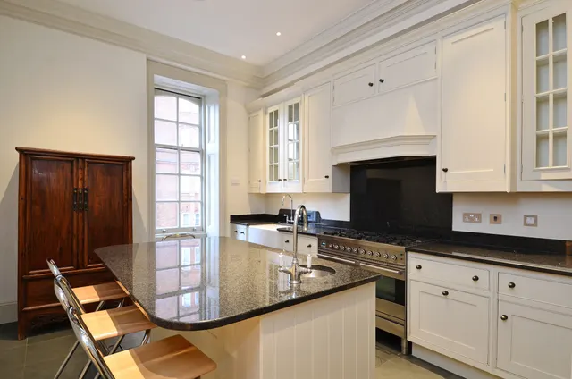 Photo 3 — 36 Albert Hall Mansions, Kensington Gore, London