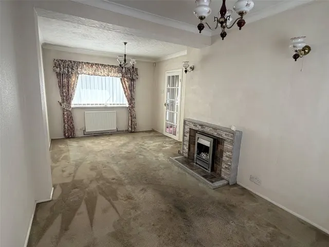 Photo 2 — Hawthorne Avenue, Tamworth, Staffordshire, B79