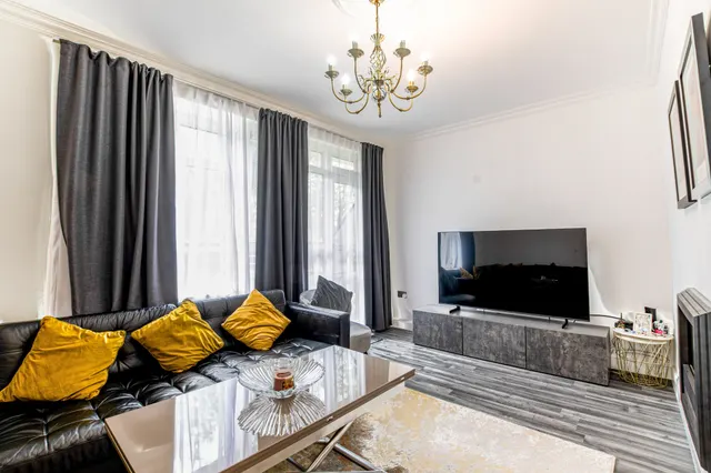 London, NW6, photo 1