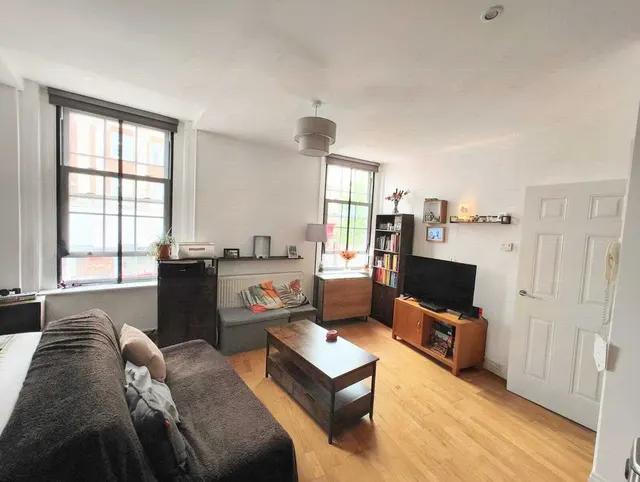 Bridge Street, Leatherhead, KT22, photo 2