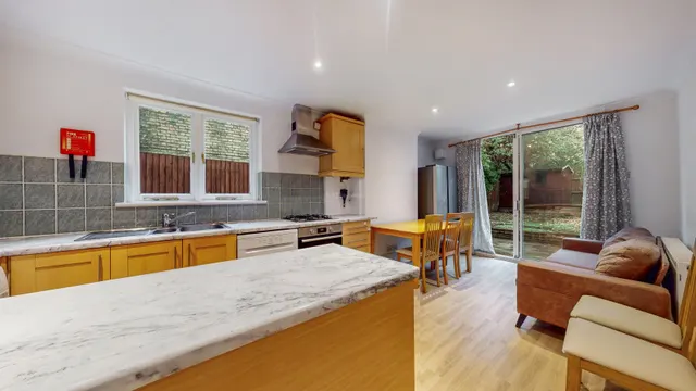 Pembroke Road, N10, photo 2