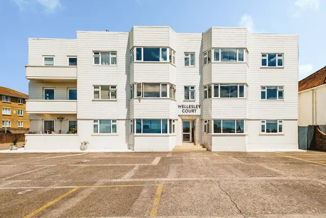 West Parade, Worthing, BN11, photo 1