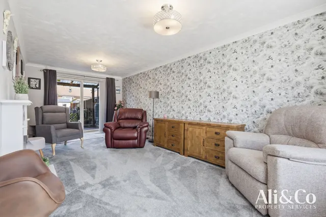 Photo 2 — Gourney Grove, Grays, Essex, RM16 2DH