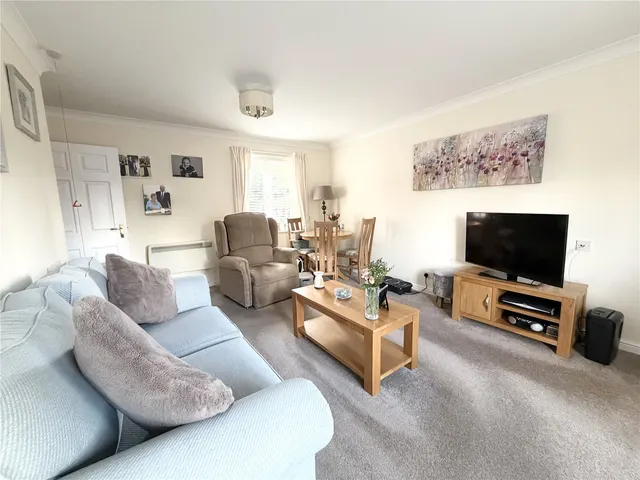 Gwenllian Morgan Court, Heol Gouesnou, LD3, photo 3