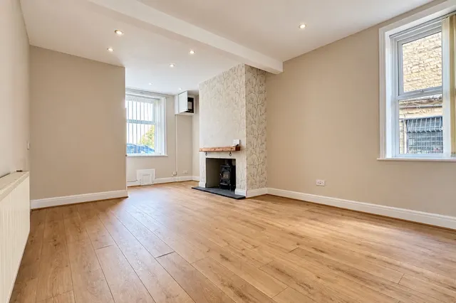 Glossop Road, Glossop, photo 2