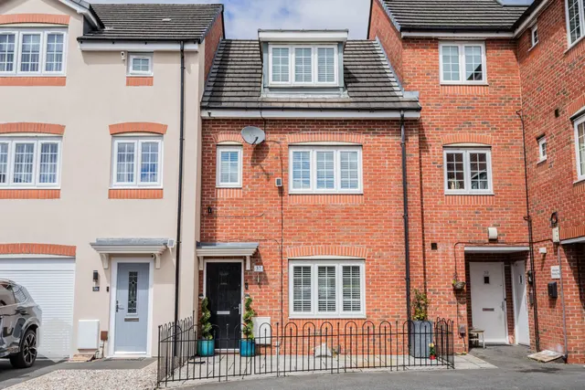 Corn Mill Drive, Farnworth, Bolton, BL4 9EN, photo 1