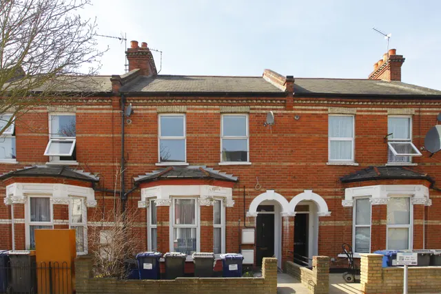 London, NW4, photo 1
