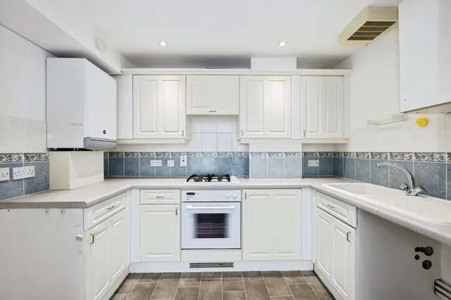 Photo 3 — Aspen Vale, Whyteleafe, Surrey, CR3