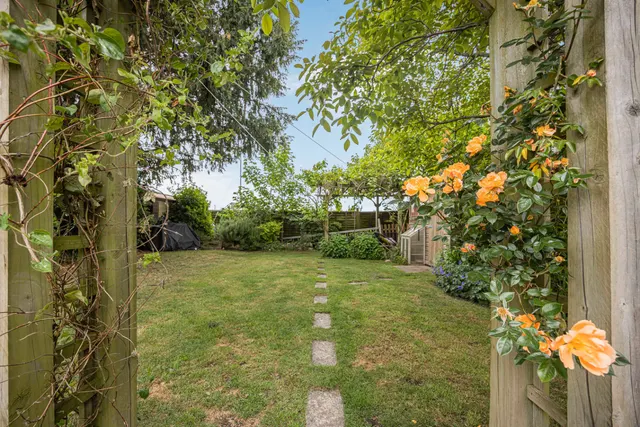 Evesham Road, Bishops Cleeve, GL52, photo 3