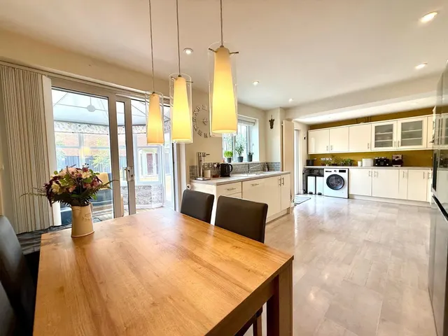 Photo 2 — Daniel Close, Swindon, Wiltshire, SN5 8ZP