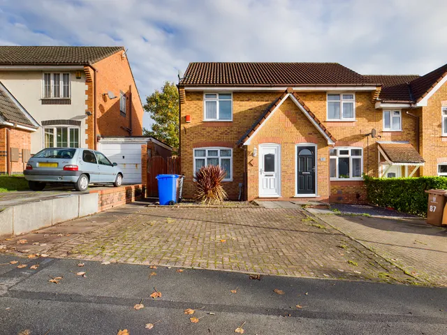 Bishop Road, Chell, Stoke-on-Trent, ST6, photo 1
