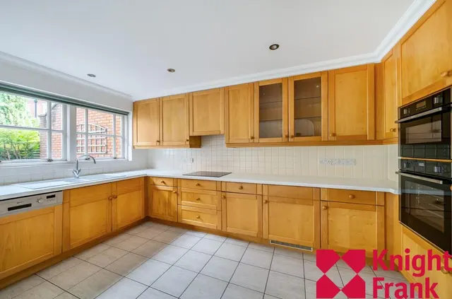 Holloway Drive, Virginia Water, GU25, photo 2