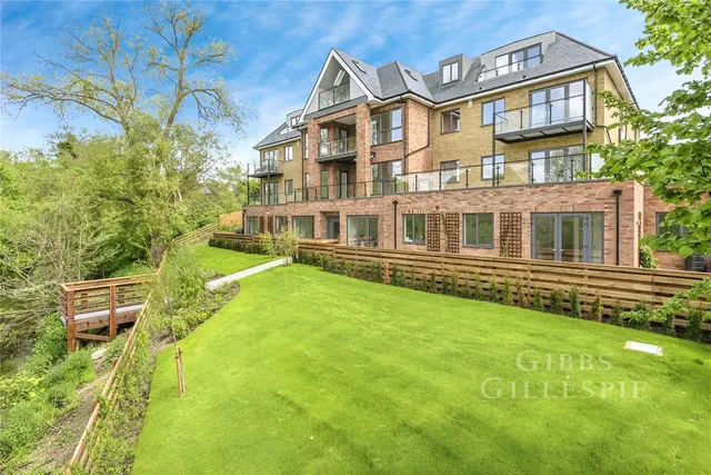 Harefield Road, UB8, photo 1