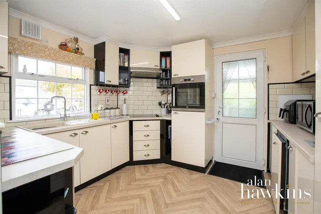 Lillybrook Estate, Lyneham, photo 2