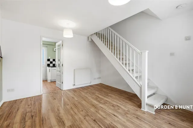 Dale Close, Stanway, CO3, photo 2
