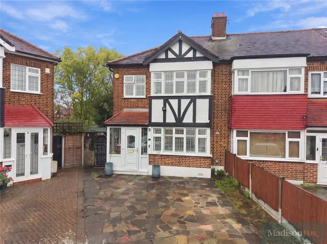 Buxton Close, Woodford Green, IG8, photo 1