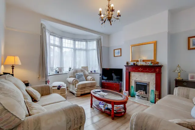 Greenford Avenue, Hanwell, W7, photo 1