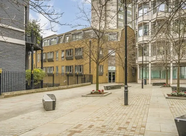 2 bedroom flat — Curzon Square, Mayfair, W1J