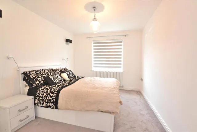 Photo 3 — Heaton Court, 14 Denham Road, N20 0EE