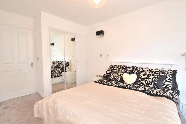 Heaton Court, 14 Denham Road, N20 0EE, photo 1