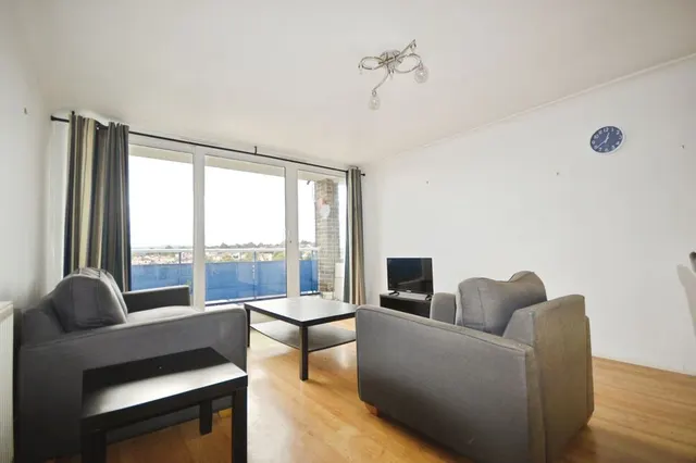 Photo 2 — Humber Crescent, Rochester, Kent, ME2