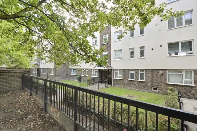 Humber Crescent, Rochester, Kent, ME2, photo 1