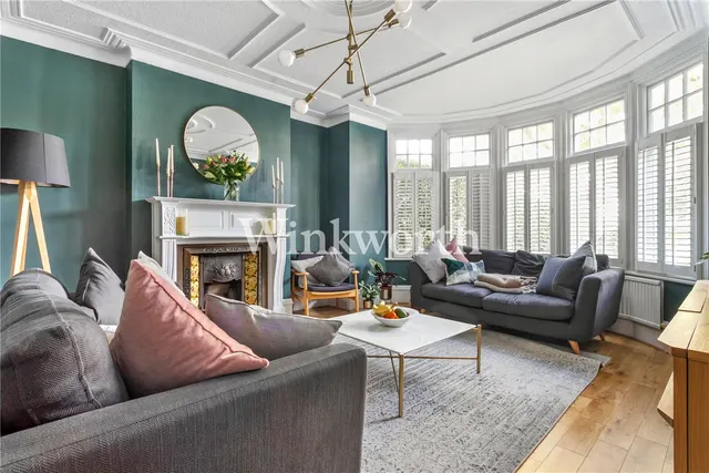 Fox Lane, London, N13, photo 1