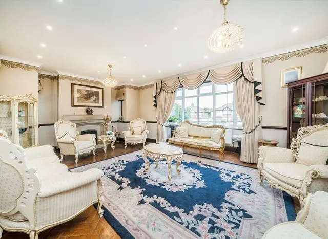 Tolworth Rise South, Surbiton, KT5, photo 2