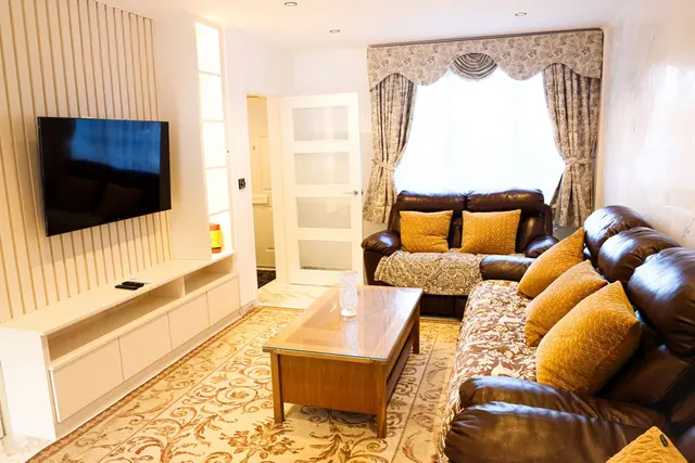 Halford Close, Edgware, HA8, photo 3