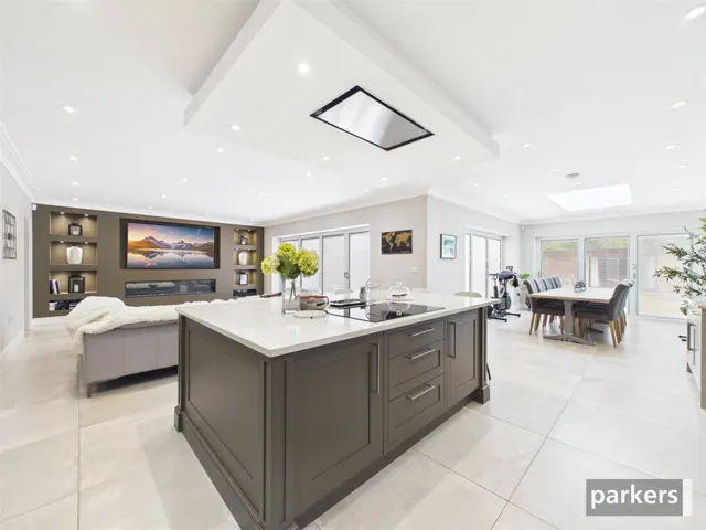 Aldbourne Avenue, Earley, RG6, photo 2