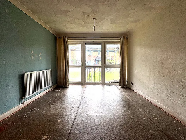 Photo 2 — Turpin Avenue, Romford, Collier Row, RM5 2LS