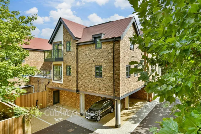 Outwood Lane, Chipstead, CR5, photo 2