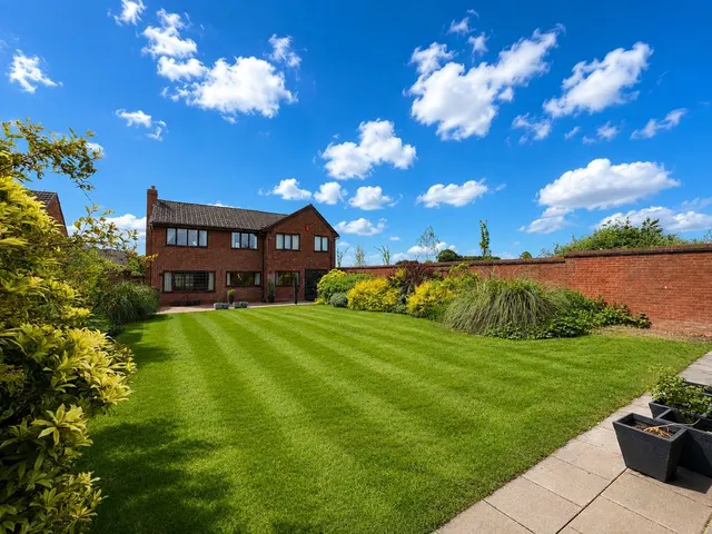 Wedgewood Close, Burntwood, WS7, photo 2