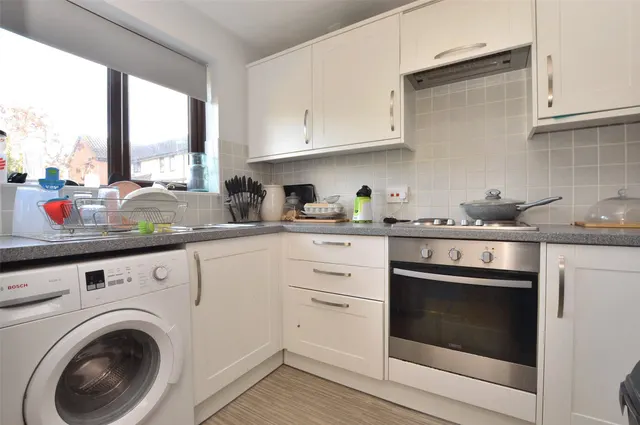 Russet Close, Horley, RH6 9GE, photo 1