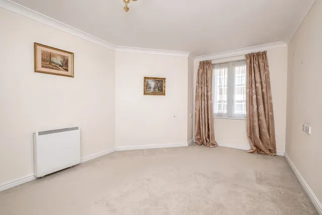 Photo 3 — Kingsley Court, Aldershot, GU11