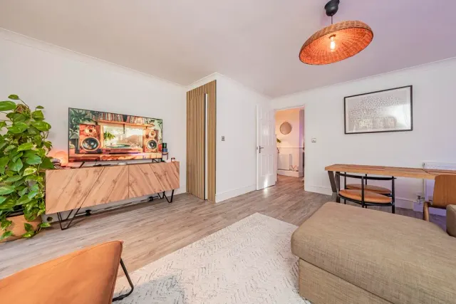 Warwick Road, West Drayton, UB7, photo 2